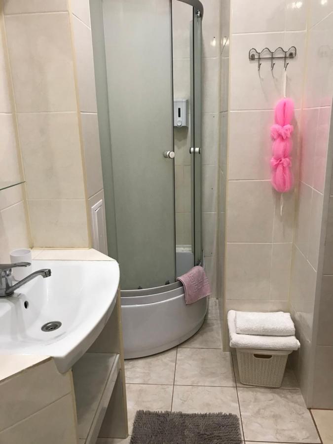 Rent Apartment In The Center Of Tjernihiv Eksteriør billede